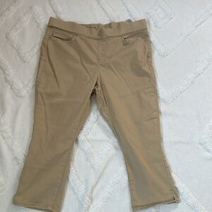 Levi Strauss 3/4 stretch trousers, size 18-W34..may be maternity
